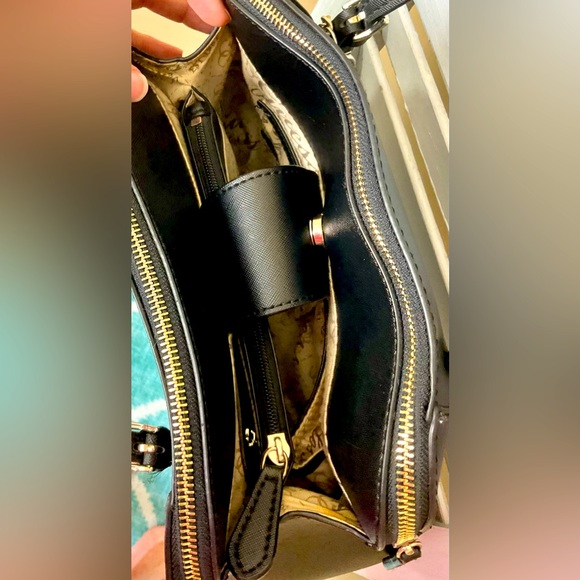 GUESS Huntley Black Cali Satchel - Picture 4 of 15